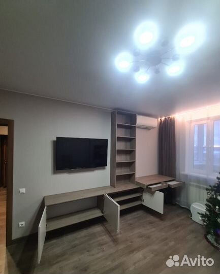 Рабочая зона со шкафом