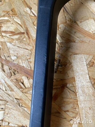 Обшивка рамки двери передней левой Toyota Avensis