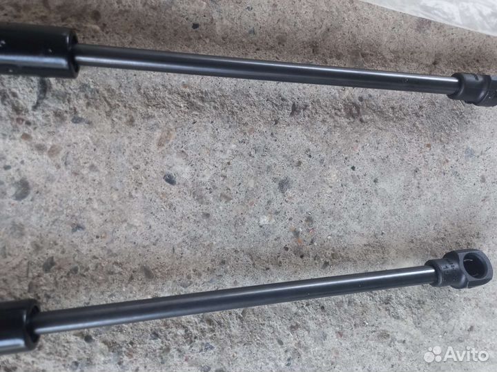 Амортизаторы под капот Volkswagen tayran новые