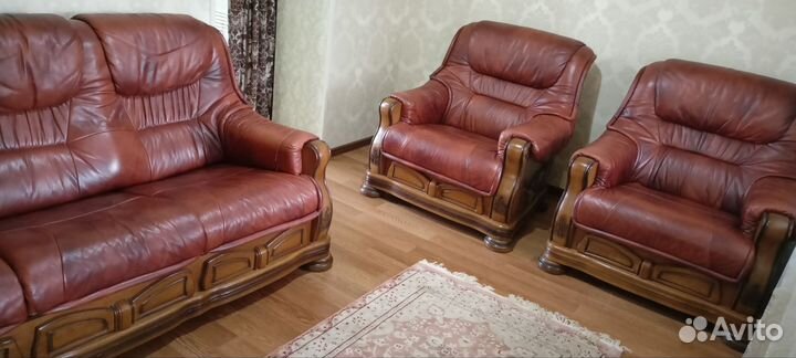 Кожаный диван и кресла бу