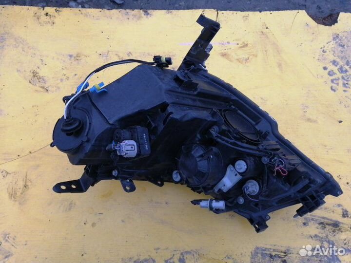 Фара правая Nissan Fuga Y50