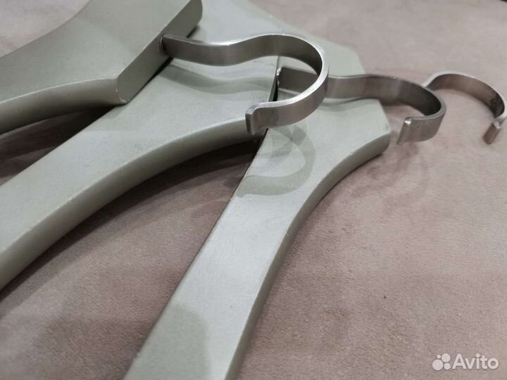 Вешалки для одежды