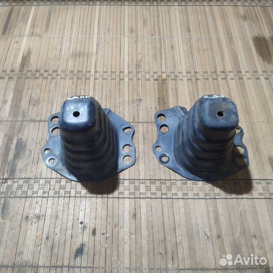 Кронштейн усилителя бампера задний Nissan Sanny