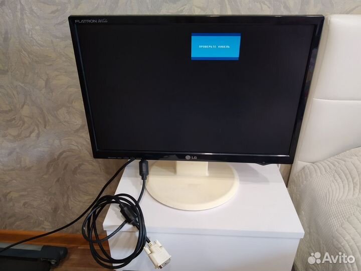 Монитор LG flatron L19