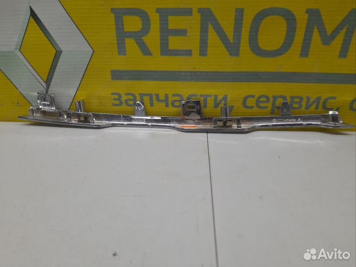 Хром решетки радиатора Renault Duster 2 623876347R