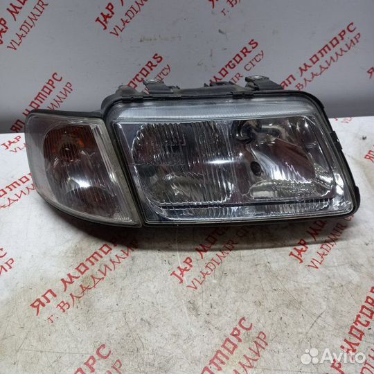 Фара галогеновая правая Audi A3 8P CAX 1.4 2011