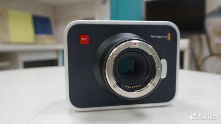 Blackmagic Cinema Camera 2.5k +Yongnuo 35mm + ssd