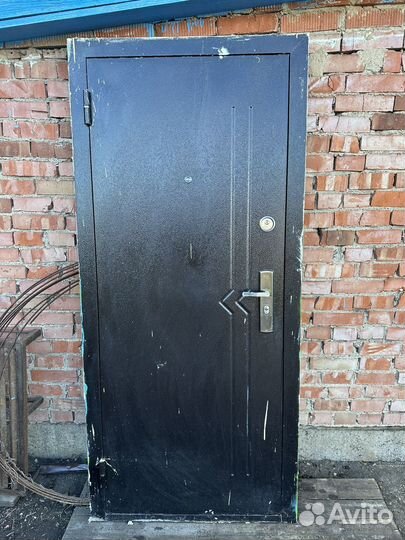 Дверь входная металлическая левая бу
