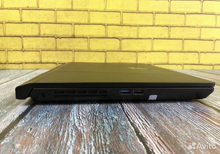 Ноутбук MSI Alpha 15 B5EEK-237XRU