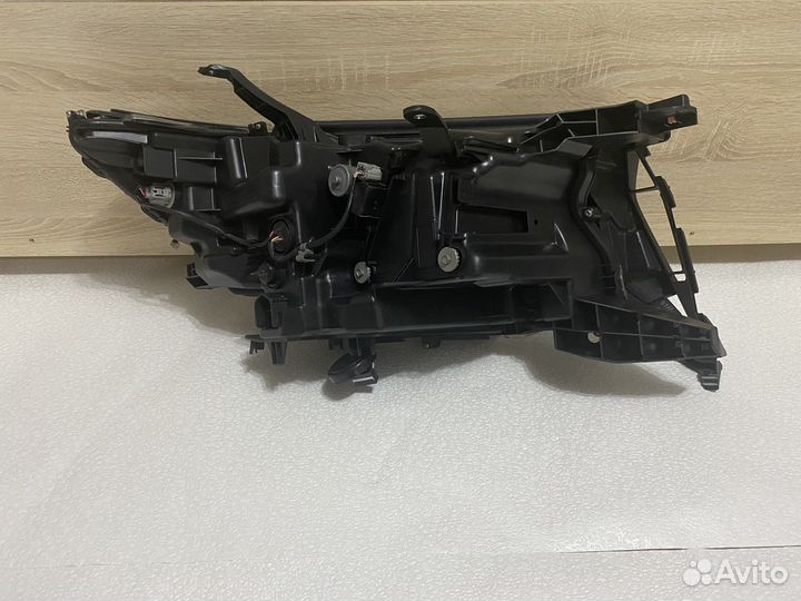 Фара Toyota Land Cruiser Prado 150 левая