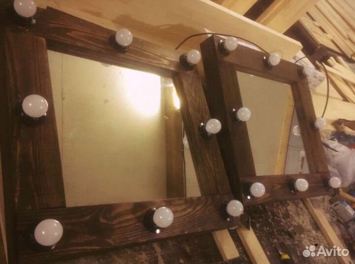 Гримерное зеркало с лампами