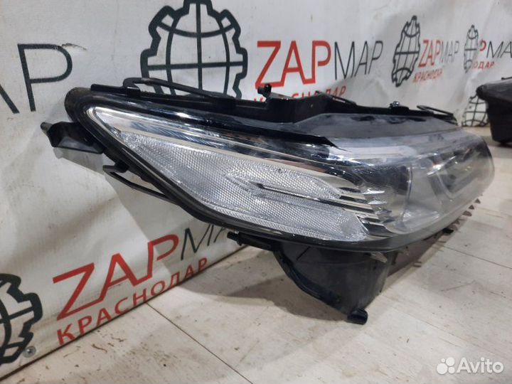 Стекло фары переднее правое Toyota Camry V70