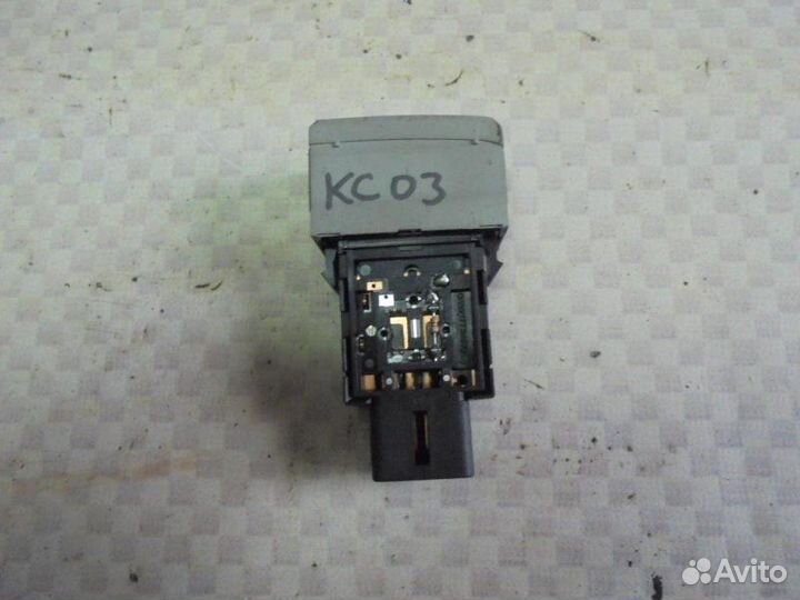 Кнопка открывания багажника Kia Cerato 1 LD