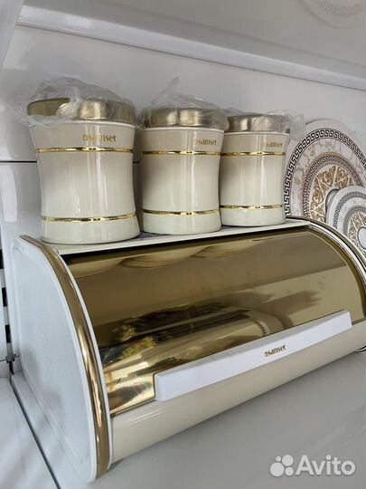 Хлебница с банками для сыпучих