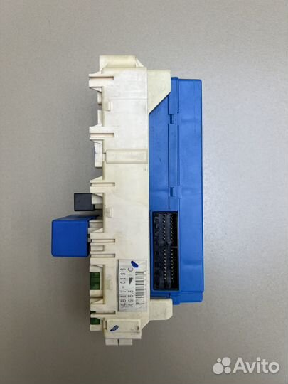 Блок предохранителей Mitsubishi Pajero 3