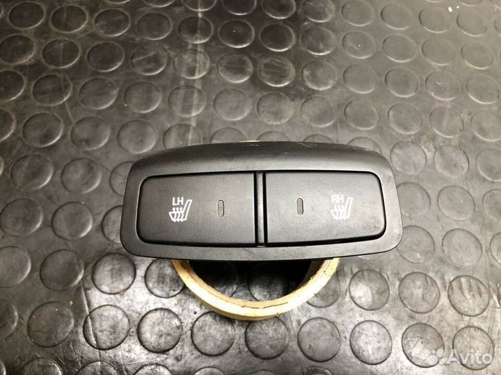 Кнопки подогрева передних сидений Hyundai Tucson