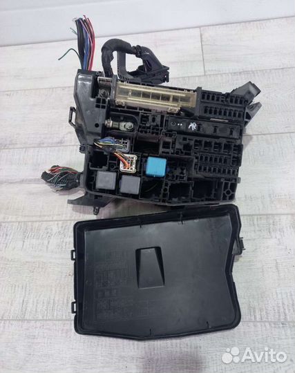 Блок предохранителей Toyota Auris