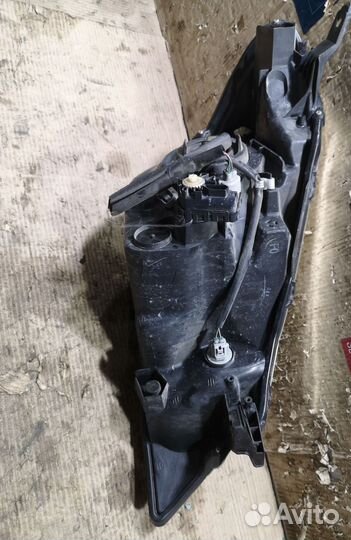 Фара левая Toyota Vitz KSP130