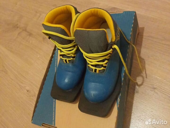 Лыжная палка одна,лыжи -140, ботинки, размер 32