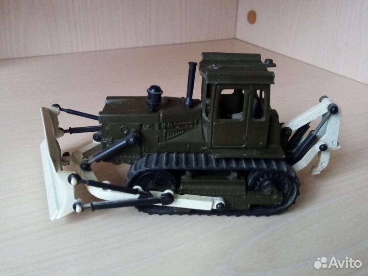 Модель трактора (бульдозер) Т-2 (1:43) СССР