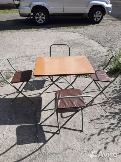Стол со стульями складной