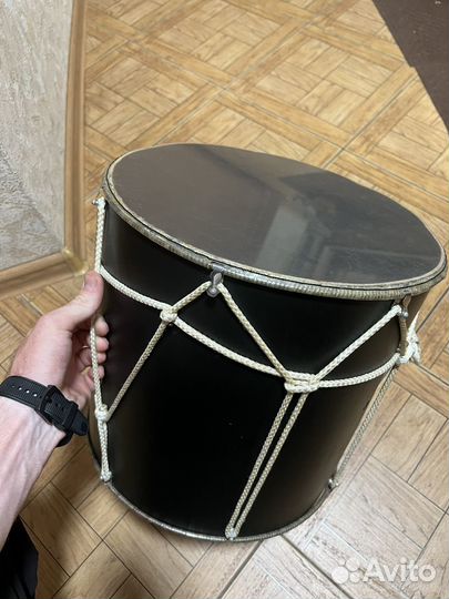 Музыкальный инструмент барабан