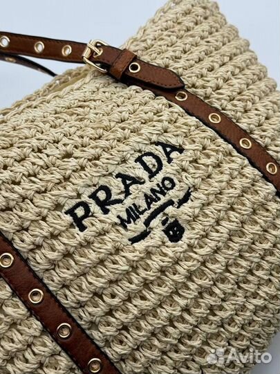 Сумка женская Prada плетёная из рафии