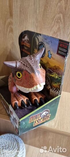 Динозавр Jurassic World Carnotaurus 