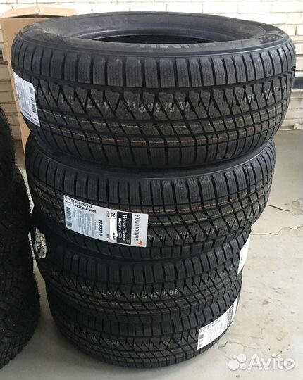 Kumho WinterCraft WS71 215/70 R16