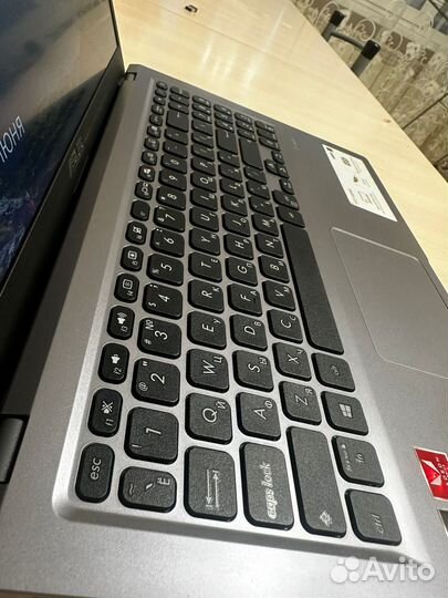 Ноутбук asus