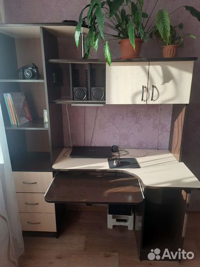 Компьютерный стол, уголок школьника