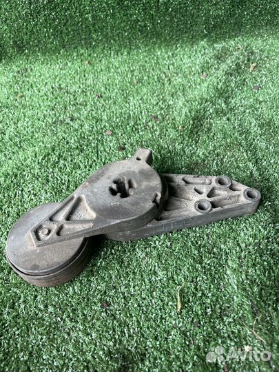 Натяжитель ремня VW Passat B5