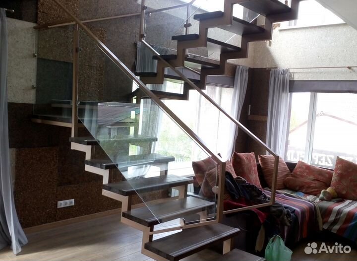 Каркас из металла П-образной лестницы в дом