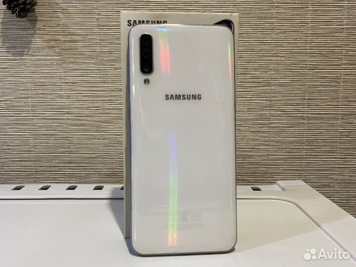 Samsung Galaxy A50, 4/64 ГБ