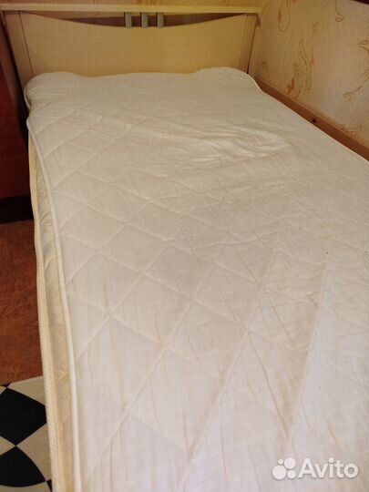 Кровать с матрасом бу
