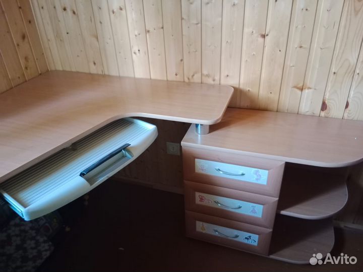 Стол угловой