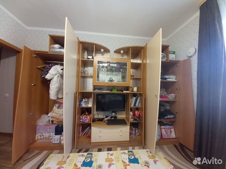 Стенка со шкафами под тв