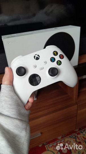 Продам консоль Xbox Series S