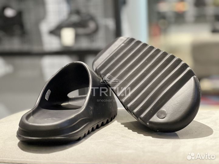 Тапки adidas Yeezy Slide Onyx