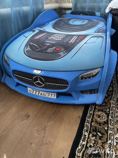 Детская кровать машина