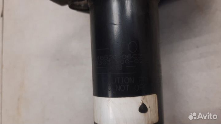 Амортизатор передний левый Toyota Camry