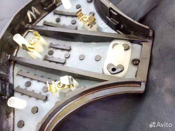 Клаксон Мицубиси кнопка руля