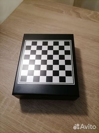 Подарочный винный набор с шахматами