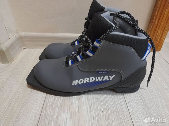 Лыжные ботинки