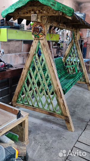 Садовые качели из дерева