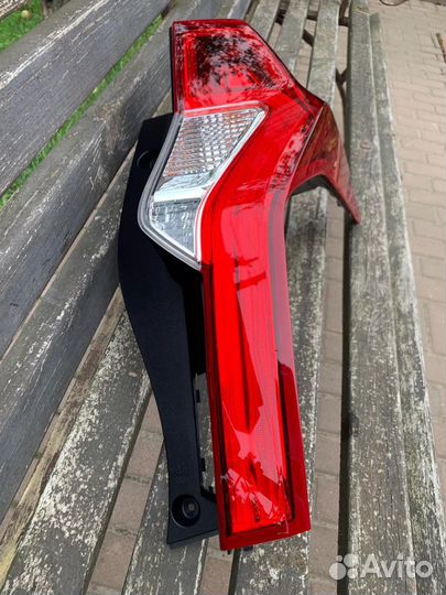 Фонарь Mitsubishi Pajero Sport