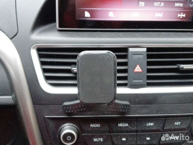 Держатель для телефона в машину