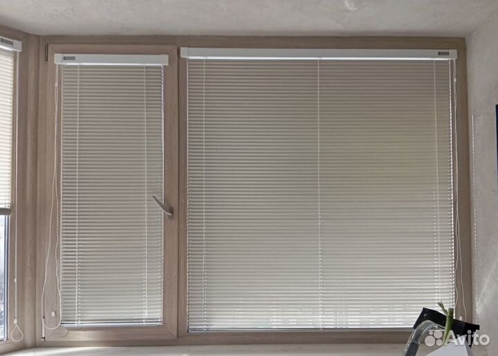 Жалюзи в офис цветные