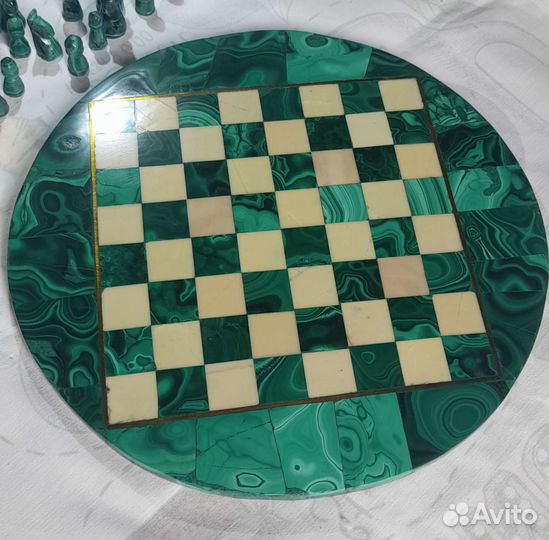 Шахматы из малахита ручной работы