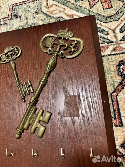 Настенная ключница классика